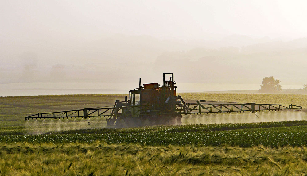 traitement phyto ZNT fog field barley grain transport green 1038782 pxhere S